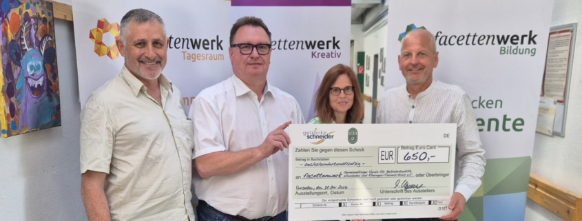 Scheckübergabe an das Facettenwerk 1 Getränke Schneider GmbH